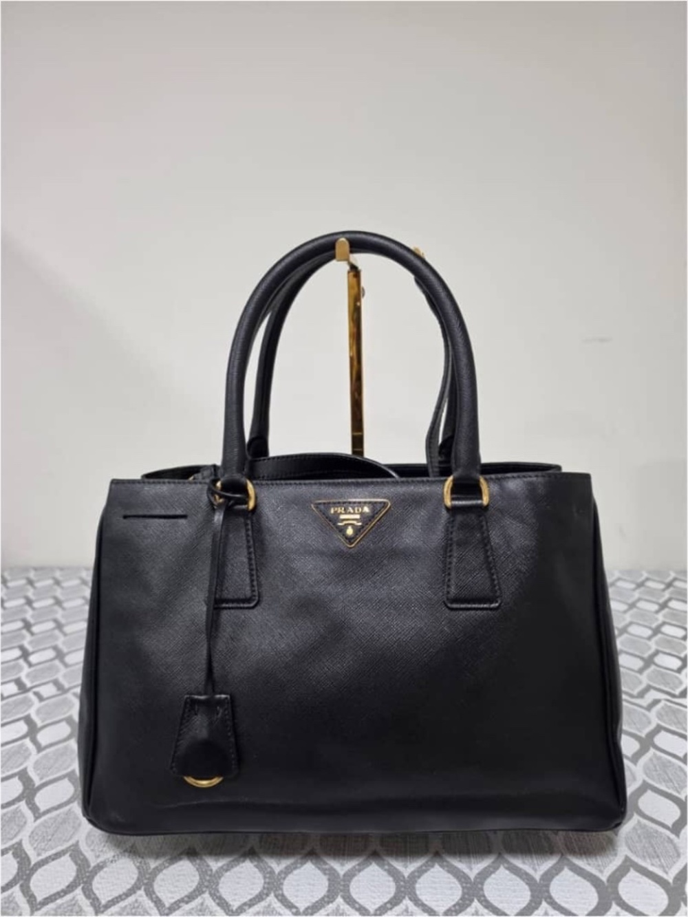 Authentic PRADA Saffiano Leather Lux Medium Tote Bag Black